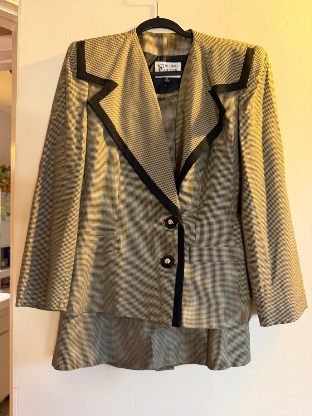 Vintage Women's Black-Trim houndstooth suit